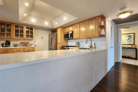 Condo in Hallandale Beach, Florida, 2 bedrooms № 2075375 - photo 16