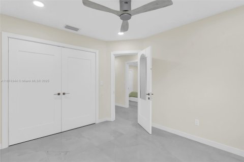 Купить виллу или дом в Хомстед, Флорида 4 спальни, 221.66м2, № 1922218 - фото 23