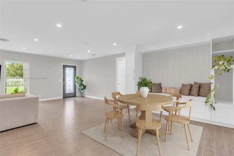 Купить виллу или дом в Хомстед, Флорида 4 спальни, 221.66м2, № 1922218 - фото 4