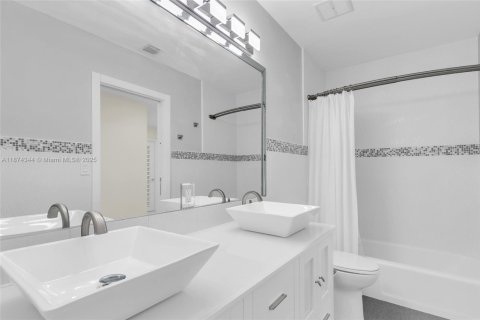 Купить виллу или дом в Хомстед, Флорида 4 спальни, 221.66м2, № 1922218 - фото 26