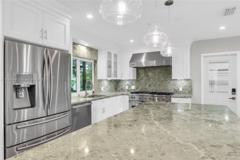 Купить виллу или дом в Хомстед, Флорида 4 спальни, 221.66м2, № 1922218 - фото 16