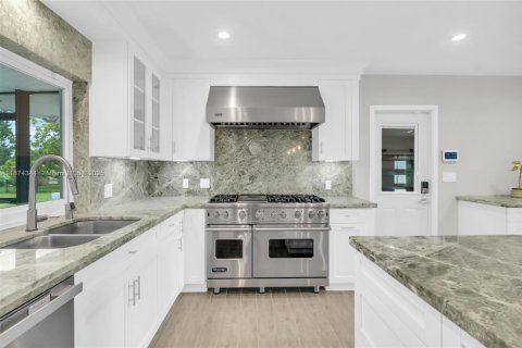 Купить виллу или дом в Хомстед, Флорида 4 спальни, 221.66м2, № 1922218 - фото 3