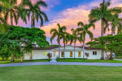Купить виллу или дом в Хомстед, Флорида 4 спальни, 221.66м2, № 1922218 - фото 1