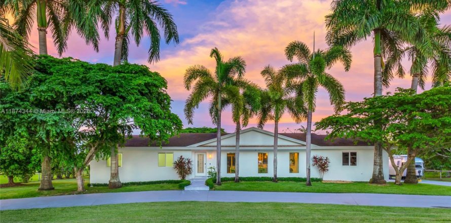 Дом в Хомстед, Флорида 4 спальни, 221.66м2 № 1922218