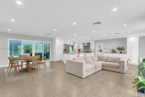 Купить виллу или дом в Хомстед, Флорида 4 спальни, 221.66м2, № 1922218 - фото 2