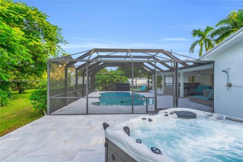 Купить виллу или дом в Хомстед, Флорида 4 спальни, 221.66м2, № 1922218 - фото 9