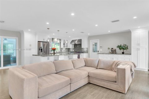 Купить виллу или дом в Хомстед, Флорида 4 спальни, 221.66м2, № 1922218 - фото 12