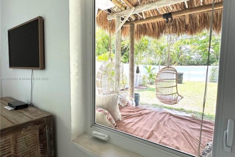 Villa ou maison à vendre à North Miami Beach, Floride: 2 chambres, 78.22 m2 № 1758488 - photo 11