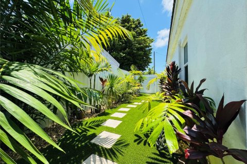 Villa ou maison à vendre à North Miami Beach, Floride: 2 chambres, 78.22 m2 № 1758488 - photo 15