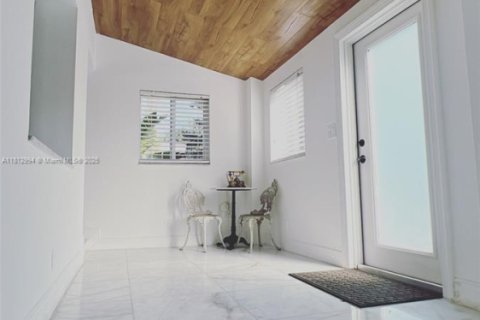 Villa ou maison à vendre à North Miami Beach, Floride: 2 chambres, 78.22 m2 № 1758488 - photo 4