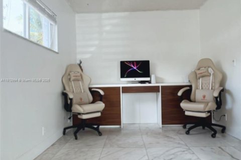 Villa ou maison à vendre à North Miami Beach, Floride: 2 chambres, 78.22 m2 № 1758488 - photo 9