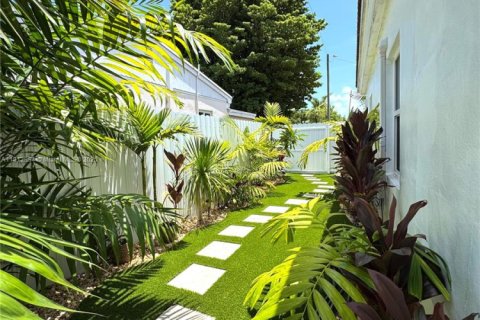 Villa ou maison à vendre à North Miami Beach, Floride: 2 chambres, 78.22 m2 № 1758488 - photo 23