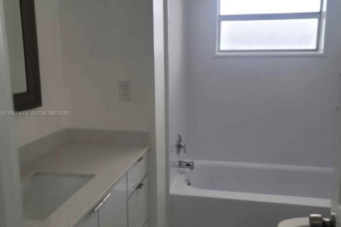 Condominio en alquiler en Miami, Florida, 1 dormitorio, 96.25 m2 № 2023634 - foto 8