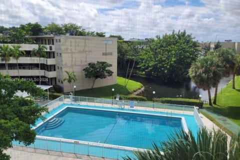 Condominio en alquiler en Miami, Florida, 1 dormitorio, 96.25 m2 № 2023634 - foto 16