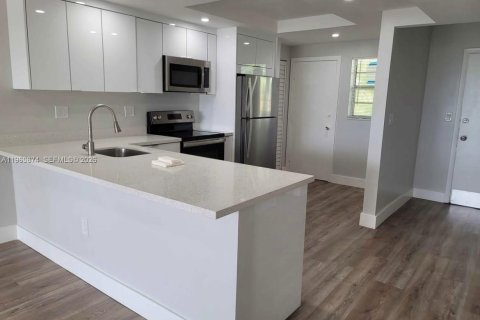 Condominio en Miami, Florida, 1 dormitorio  № 2023634