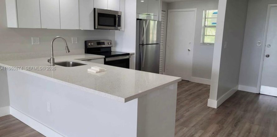 Condominio en Miami, Florida, 1 dormitorio  № 2023634