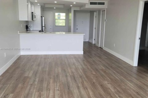 Condominio en alquiler en Miami, Florida, 1 dormitorio, 96.25 m2 № 2023634 - foto 3