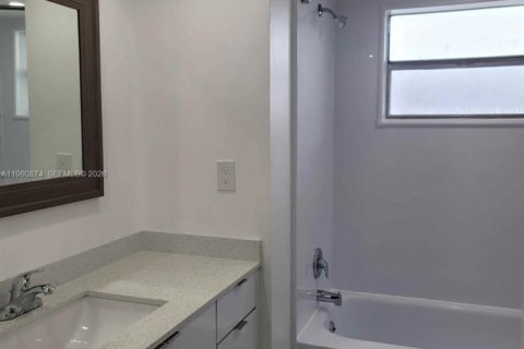 Condominio en alquiler en Miami, Florida, 1 dormitorio, 96.25 m2 № 2023634 - foto 7