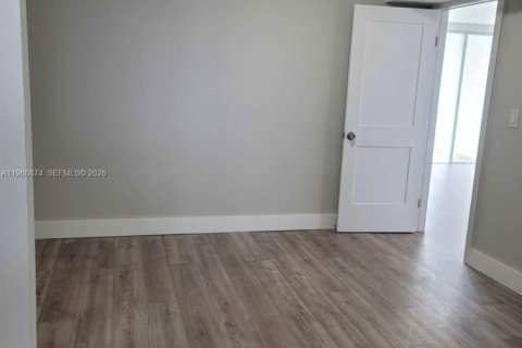 Condominio en alquiler en Miami, Florida, 1 dormitorio, 96.25 m2 № 2023634 - foto 9