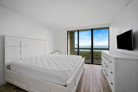Condo in Jensen Beach, Florida, 2 bedrooms  № 1428381 - photo 12