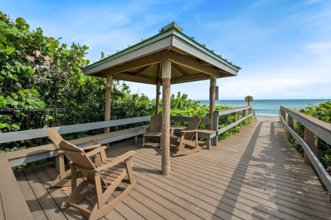 Condo in Jensen Beach, Florida, 2 bedrooms  № 1428381 - photo 24