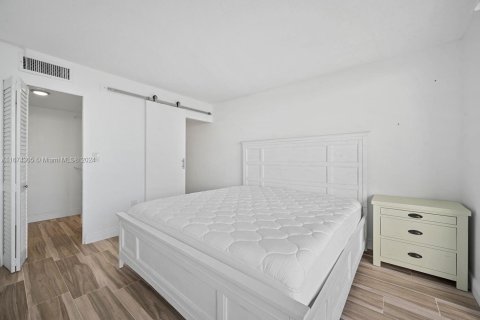 Condo in Jensen Beach, Florida, 2 bedrooms  № 1428381 - photo 13