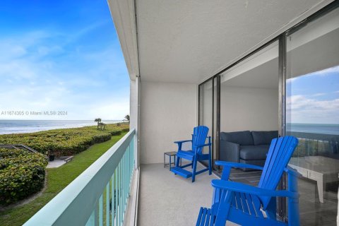 Condo in Jensen Beach, Florida, 2 bedrooms  № 1428381 - photo 1