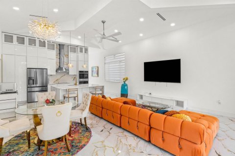 House in Delray Beach, Florida 3 bedrooms, 171.87 sq.m. № 2088045 - photo 7