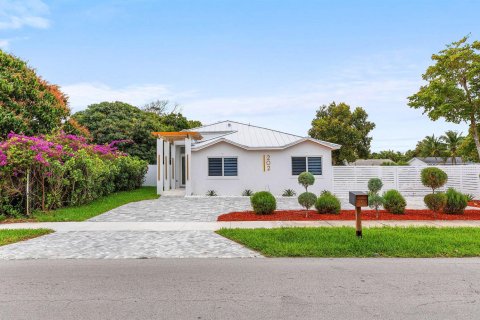 House in Delray Beach, Florida 3 bedrooms, 171.87 sq.m. № 2088045 - photo 2
