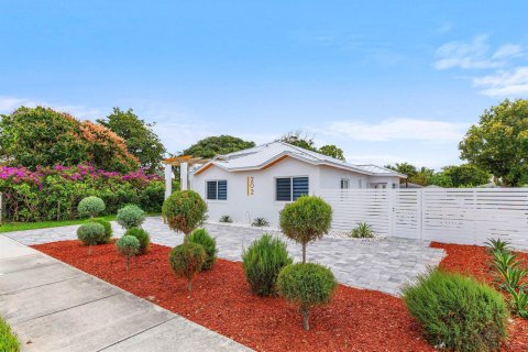 House in Delray Beach, Florida 3 bedrooms, 171.87 sq.m. № 2088045 - photo 3