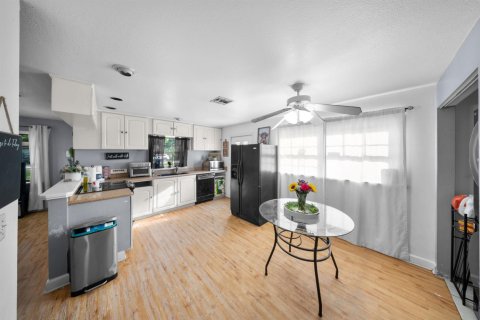 Villa ou maison à vendre à St. Lucie, Floride: 2 chambres, 96.43 m2 № 2241551 - photo 6