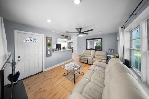 Villa ou maison à vendre à St. Lucie, Floride: 2 chambres, 96.43 m2 № 2241551 - photo 2