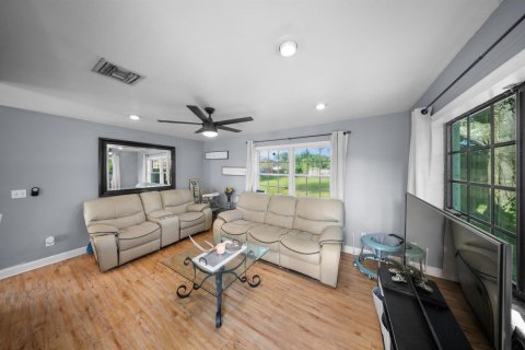 Villa ou maison à vendre à St. Lucie, Floride: 2 chambres, 96.43 m2 № 2241551 - photo 3