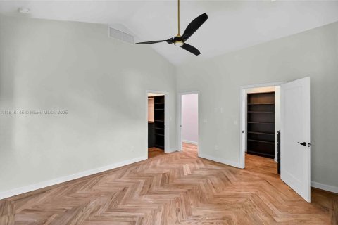 House in Miami, Florida 4 bedrooms, 250.28 sq.m. № 1880283 - photo 30