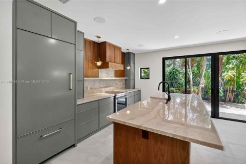 House in Miami, Florida 4 bedrooms, 250.28 sq.m. № 1880283 - photo 8