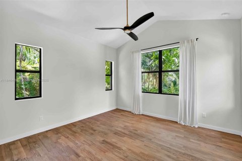 House in Miami, Florida 4 bedrooms, 250.28 sq.m. № 1880283 - photo 19