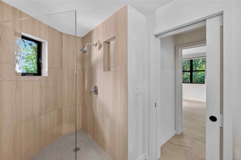 House in Miami, Florida 4 bedrooms, 250.28 sq.m. № 1880283 - photo 10