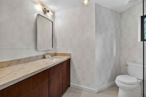 House in Miami, Florida 4 bedrooms, 250.28 sq.m. № 1880283 - photo 9