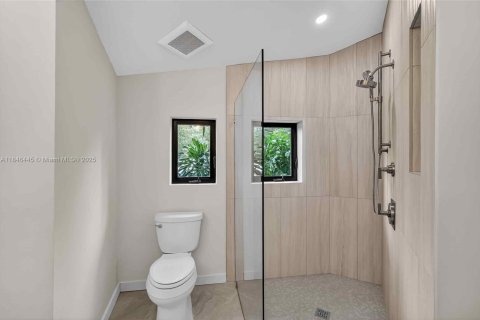 House in Miami, Florida 4 bedrooms, 250.28 sq.m. № 1880283 - photo 27