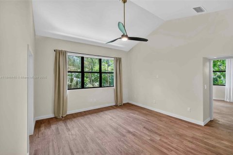 House in Miami, Florida 4 bedrooms, 250.28 sq.m. № 1880283 - photo 15