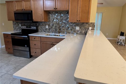 House in Ocala, Florida 5 bedrooms, 255.48 sq.m. № 1819539 - photo 5