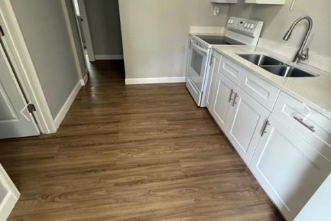 Apartamento en alquiler en Saint Petersburg, Florida, 2 dormitorios, 69.68 m2 № 2205384 - foto 3