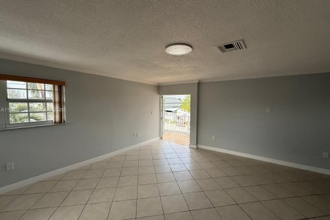 Снять в аренду виллу или дом в Хайалиа, Флорида 3 спальни, 166.3м2, № 2025013 - фото 6