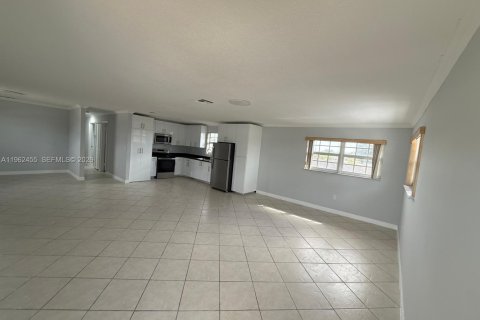 Снять в аренду виллу или дом в Хайалиа, Флорида 3 спальни, 166.3м2, № 2025013 - фото 5