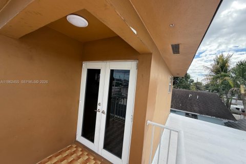 Снять в аренду виллу или дом в Хайалиа, Флорида 3 спальни, 166.3м2, № 2025013 - фото 8