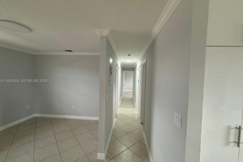 Снять в аренду виллу или дом в Хайалиа, Флорида 3 спальни, 166.3м2, № 2025013 - фото 7