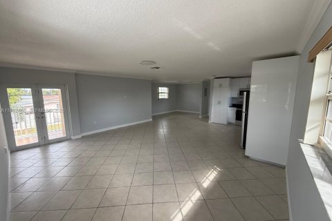 Снять в аренду виллу или дом в Хайалиа, Флорида 3 спальни, 166.3м2, № 2025013 - фото 4