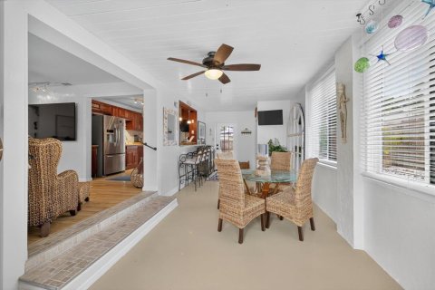 House in Saint Petersburg, Florida 3 bedrooms, 153.66 sq.m. № 1879429 - photo 7