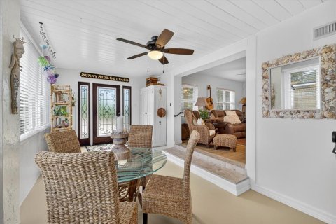 House in Saint Petersburg, Florida 3 bedrooms, 153.66 sq.m. № 1879429 - photo 10