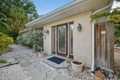 House in Saint Petersburg, Florida 3 bedrooms, 153.66 sq.m. № 1879429 - photo 6
